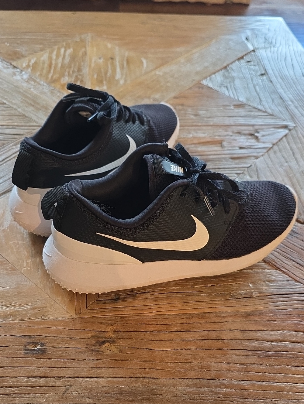 NIKE ROCHE ladies spikeless golf shoes sneakers 6